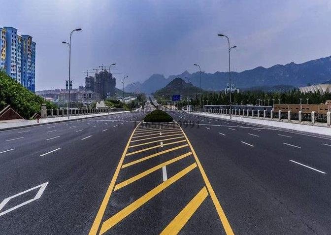 鎮(zhèn)江道路劃線,鎮(zhèn)江道路劃線施工單位?飛揚(yáng)市政專(zhuān)業(yè)可靠!