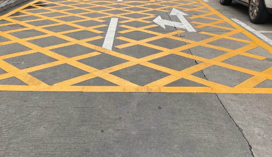 創(chuàng)意設(shè)計，優(yōu)雅彩繪，蘇州小區(qū)地面劃線方案讓生活更加便捷和美好