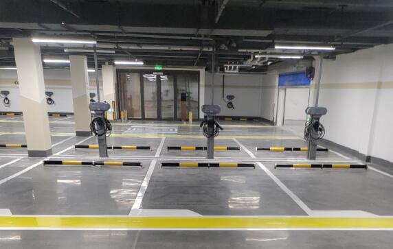 專業(yè)車位劃線,從飛揚市政開始 專業(yè)車位劃線,從飛揚市政開始