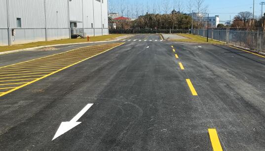 蘇州專業(yè)車位劃線團(tuán)隊(duì)？飛揚(yáng)市政精準(zhǔn)提升道路標(biāo)識(shí)清晰度